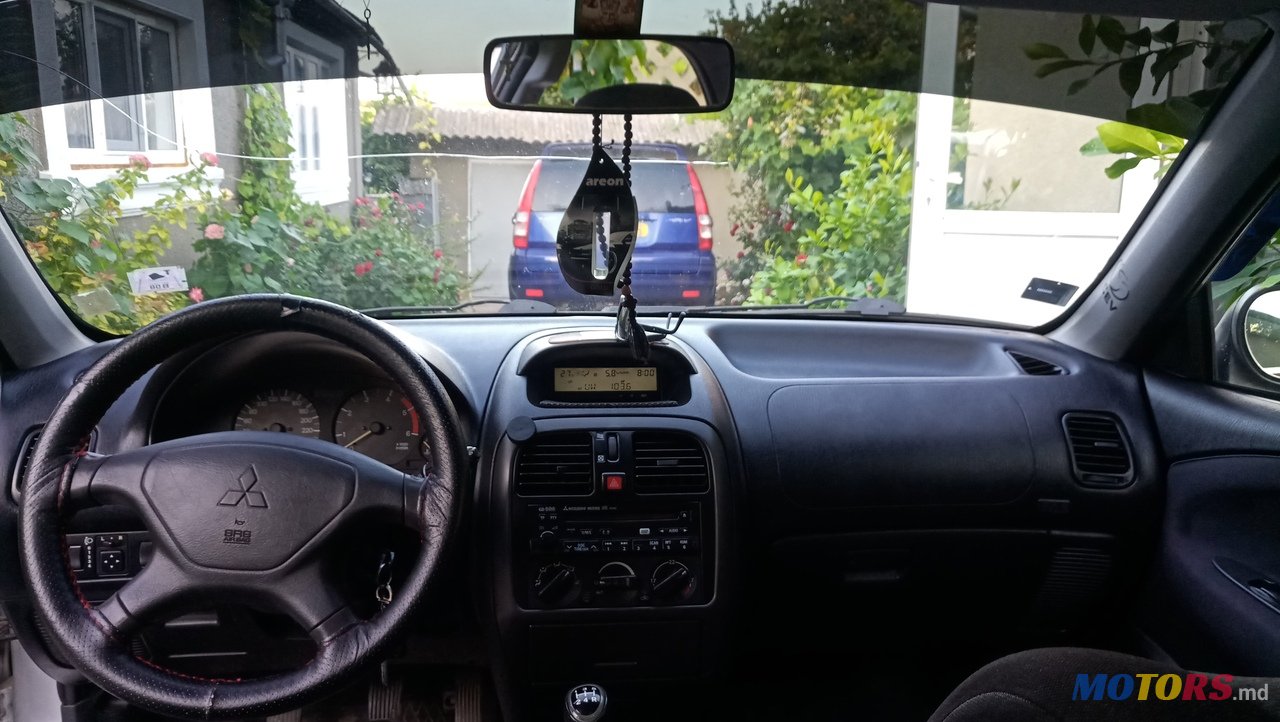 2003' Mitsubishi Carisma photo #3