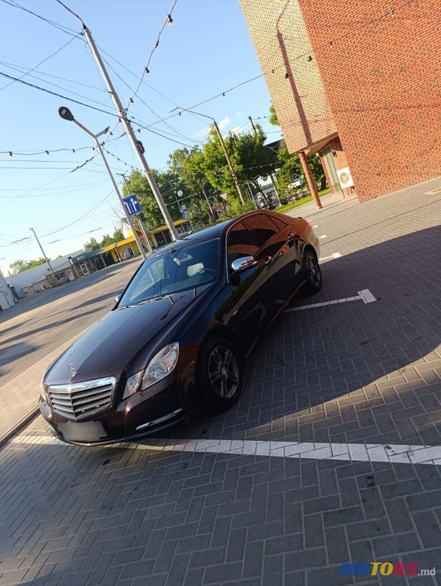 2010' Mercedes-Benz E-Class photo #2