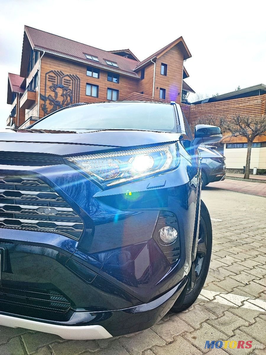 2020' Toyota RAV4 photo #3