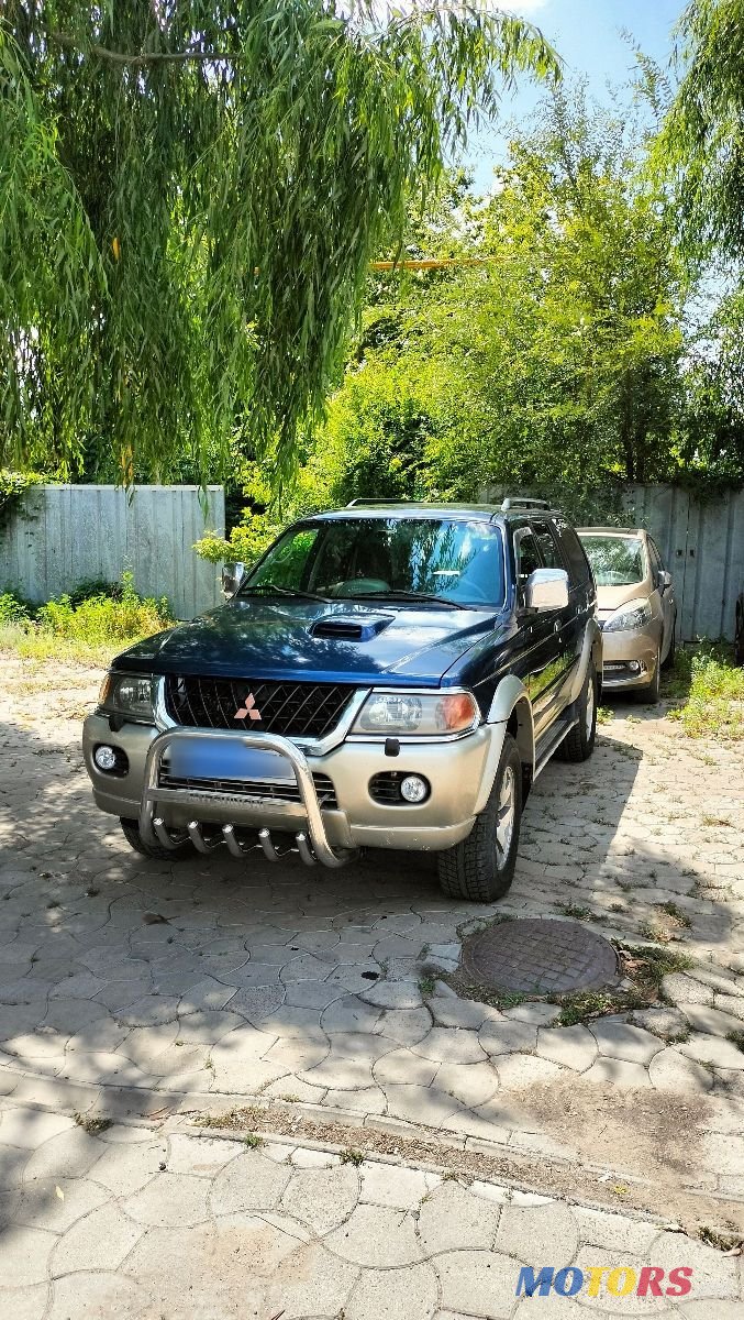 2001' Mitsubishi Pajero Sport photo #1