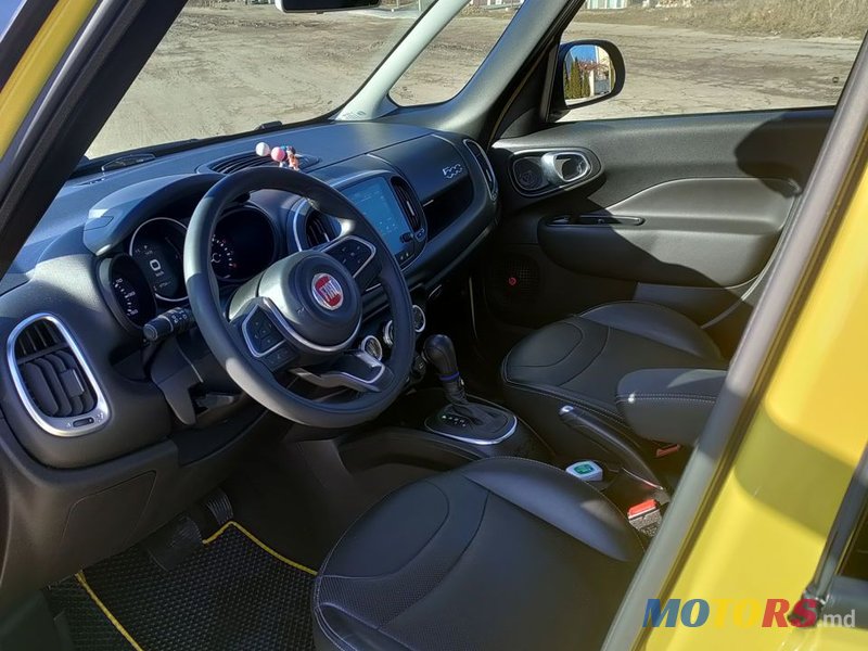 2018' Fiat 500L photo #2