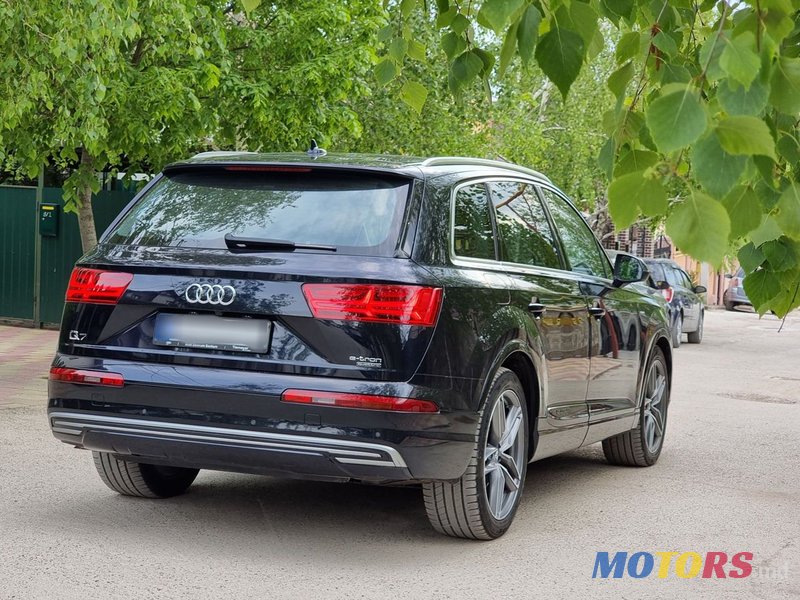 2017' Audi Q7 E-Tron photo #4