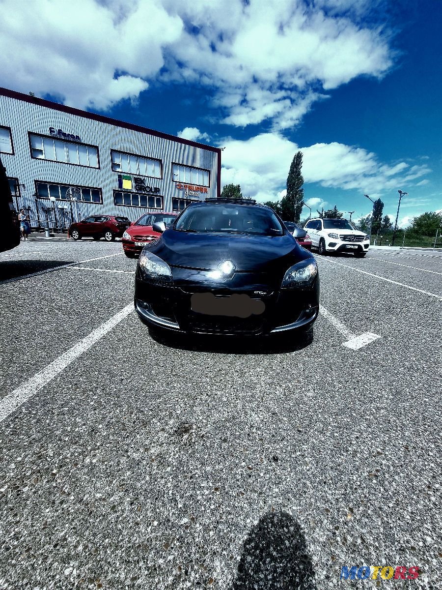 2011' Renault Megane photo #4