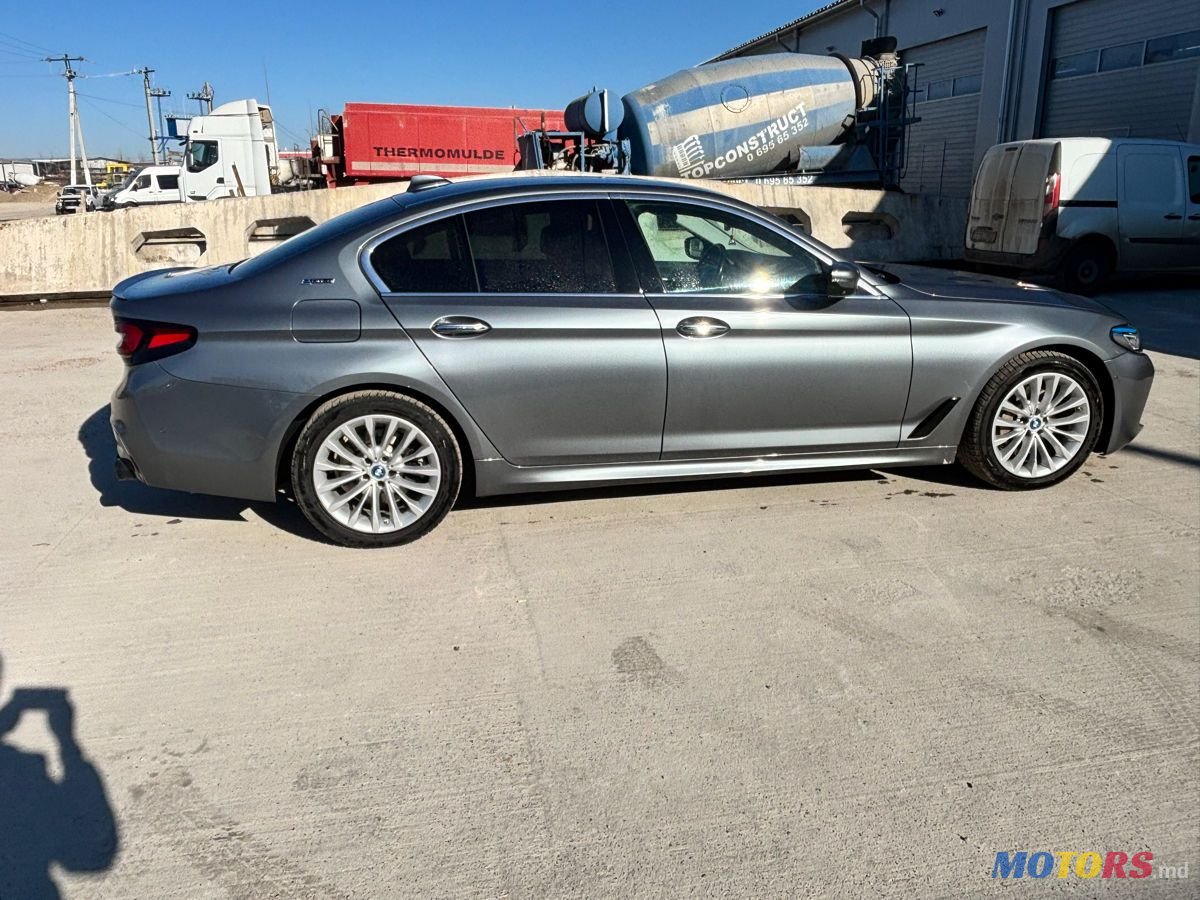 2017' BMW 5 Series photo #5