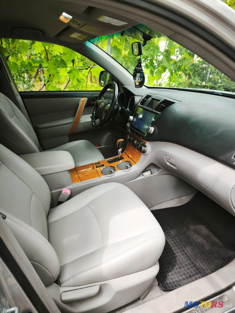 2010' Toyota Highlander photo #4