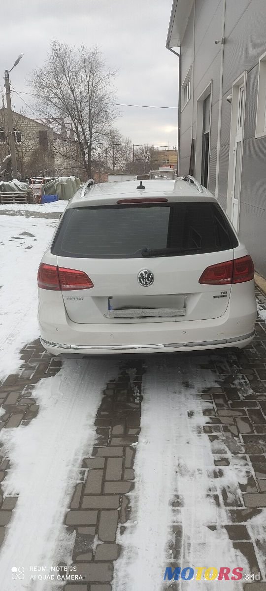 2011' Volkswagen Passat photo #2