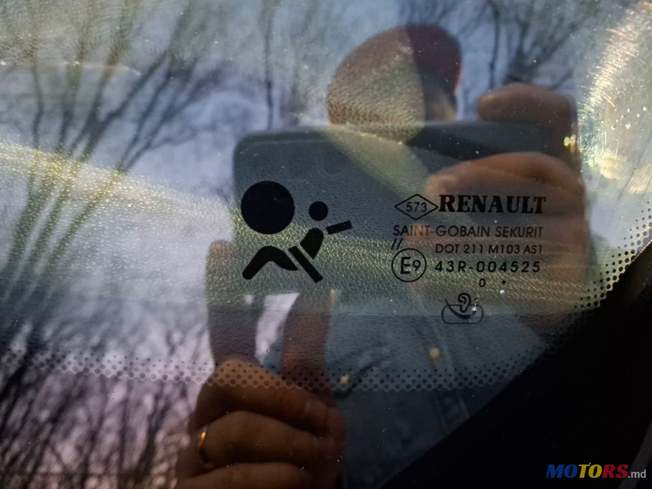 2011' Renault Megane photo #5