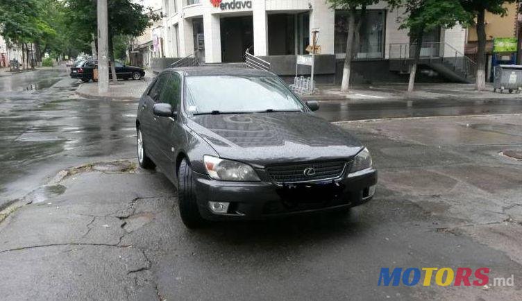 2000' Lexus IS photo #2