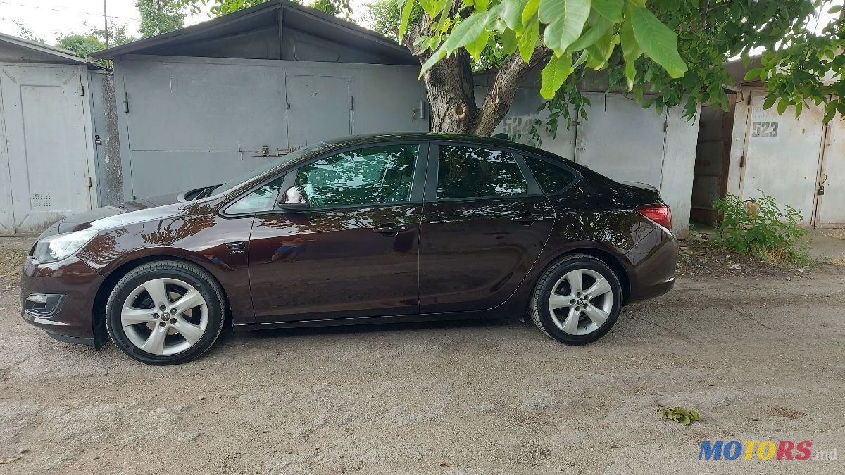 2013' Opel Astra photo #4