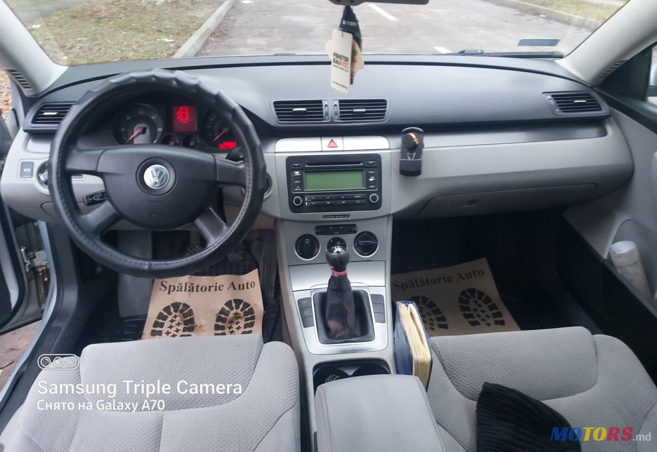 2005' Volkswagen Passat photo #4