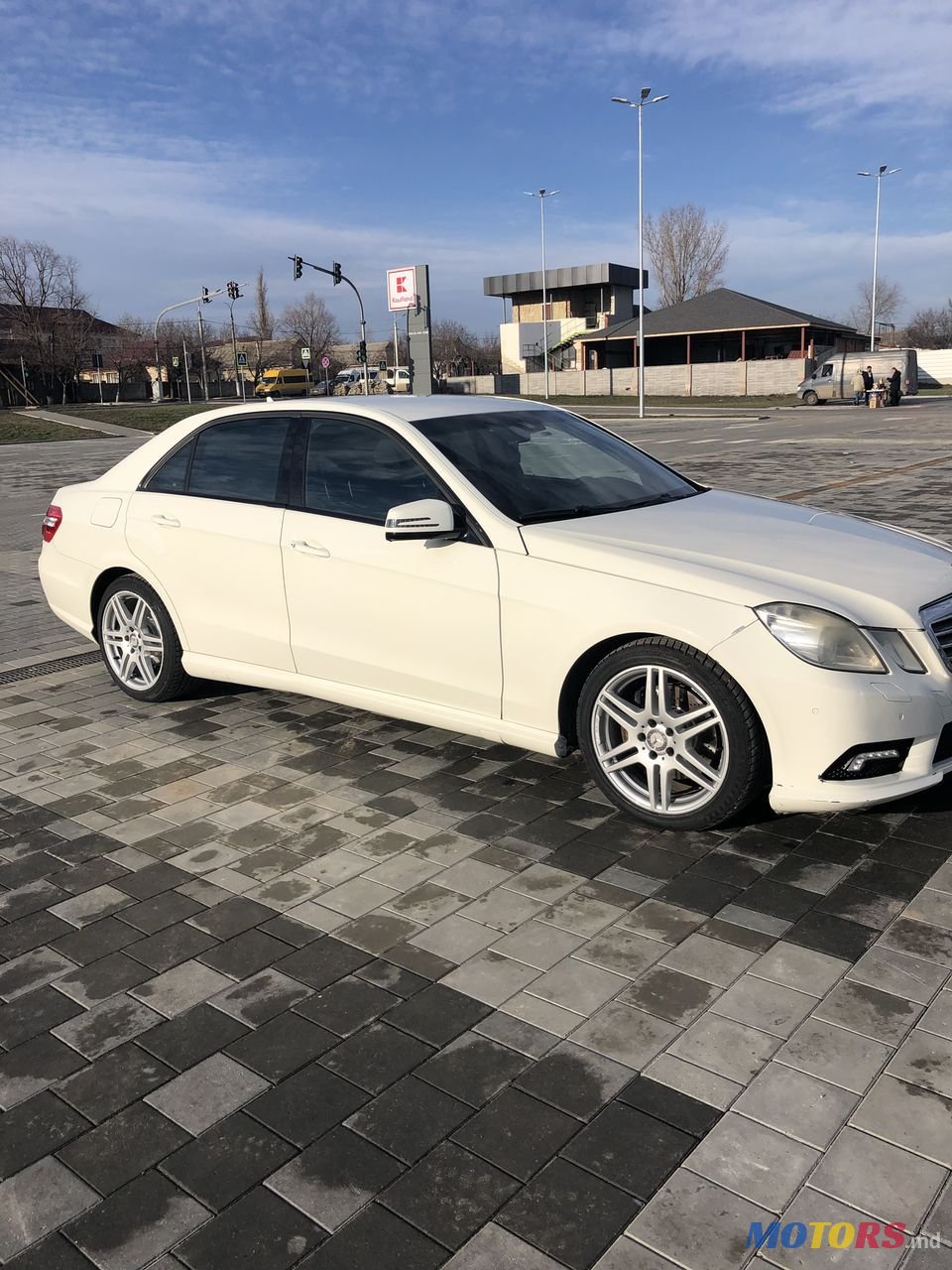 2011' Mercedes-Benz E Класс photo #4