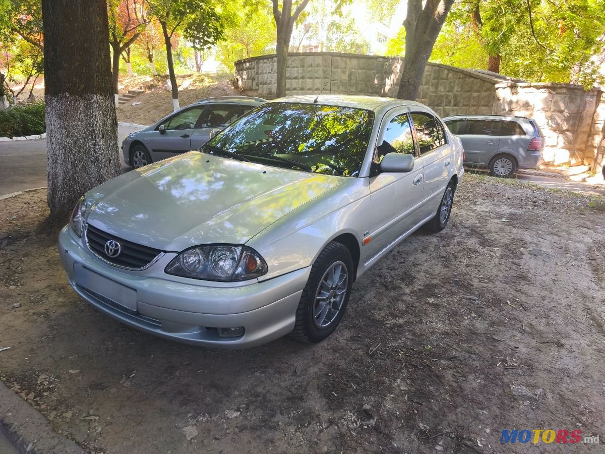 2002' Toyota Avensis photo #2