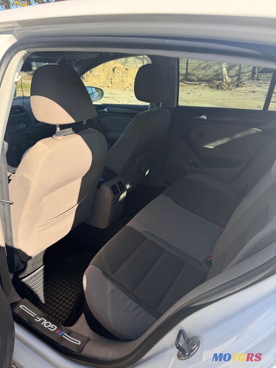 2009' Volkswagen Golf photo #4