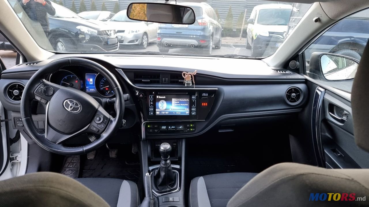 2015' Toyota Auris photo #6