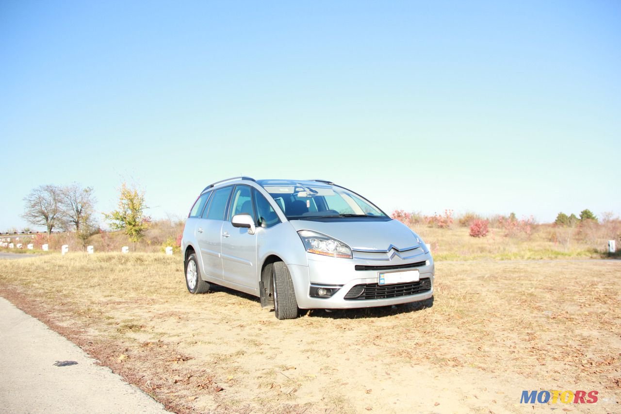 2010' Citroen C4 Picasso photo #1