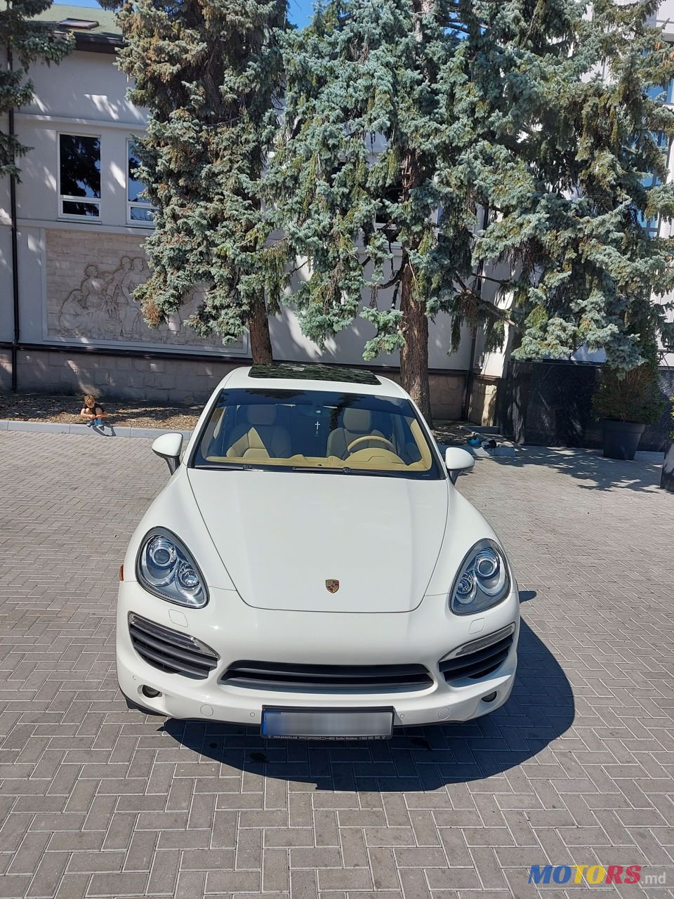 2011' Porsche Cayenne photo #2