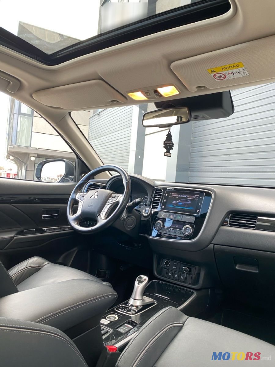 2018' Mitsubishi Outlander photo #5