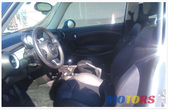 2013' MINI Cooper photo #4