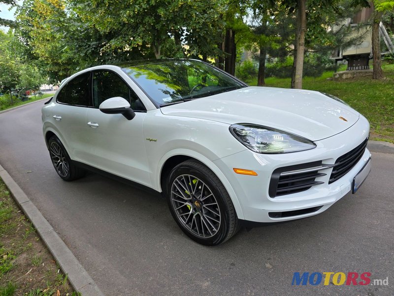 2020' Porsche Cayenne Coupe photo #2