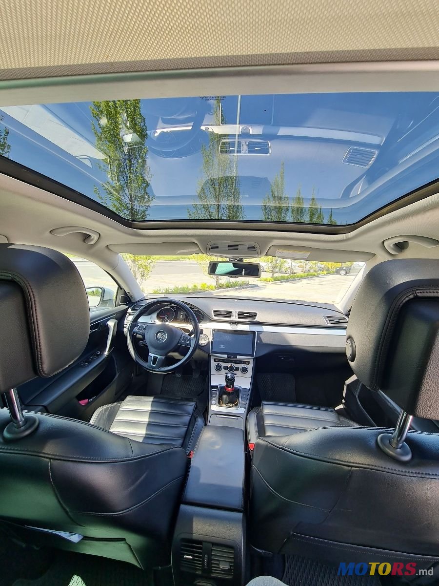 2013' Volkswagen Passat photo #5