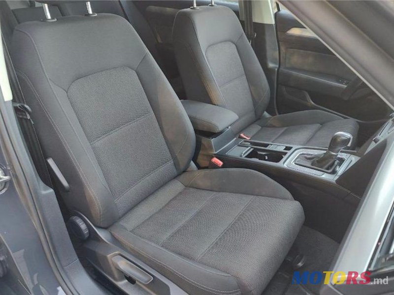 2016' Volkswagen Passat photo #3