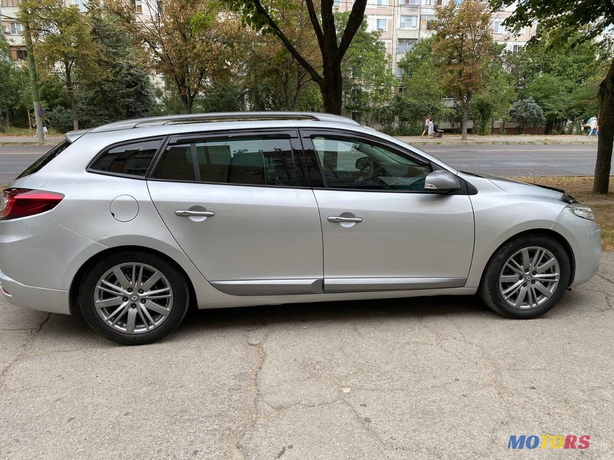2012' Renault Megane photo #5