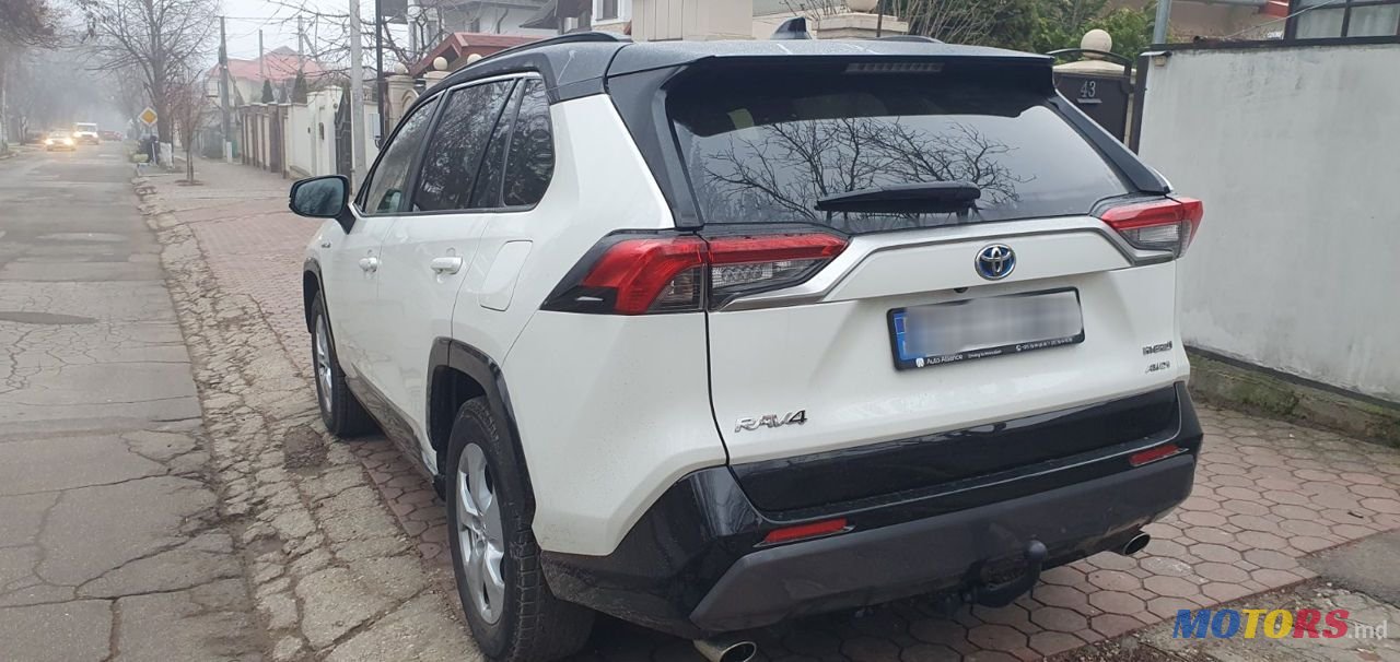 2019' Toyota RAV4 photo #3