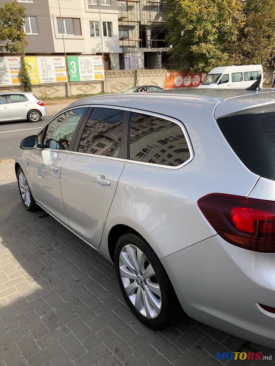 2010' Opel Astra photo #2