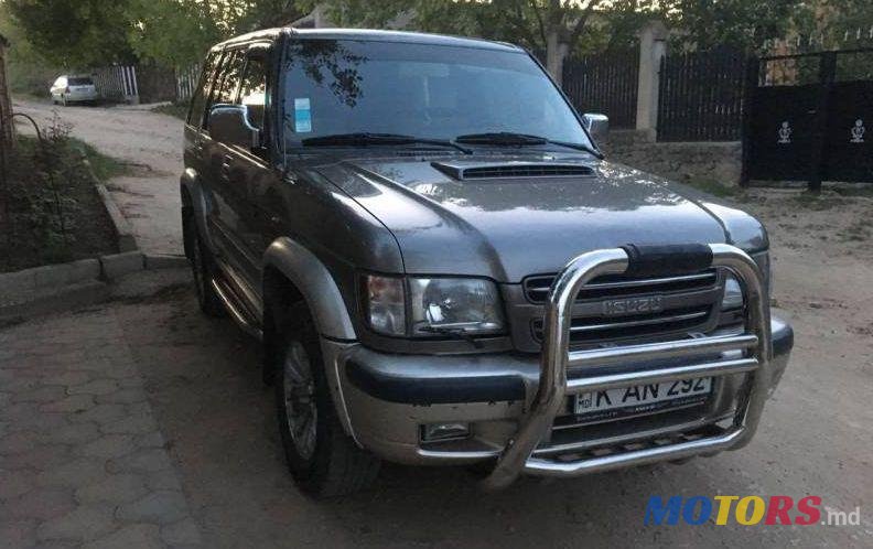 2001' Isuzu Trooper photo #1