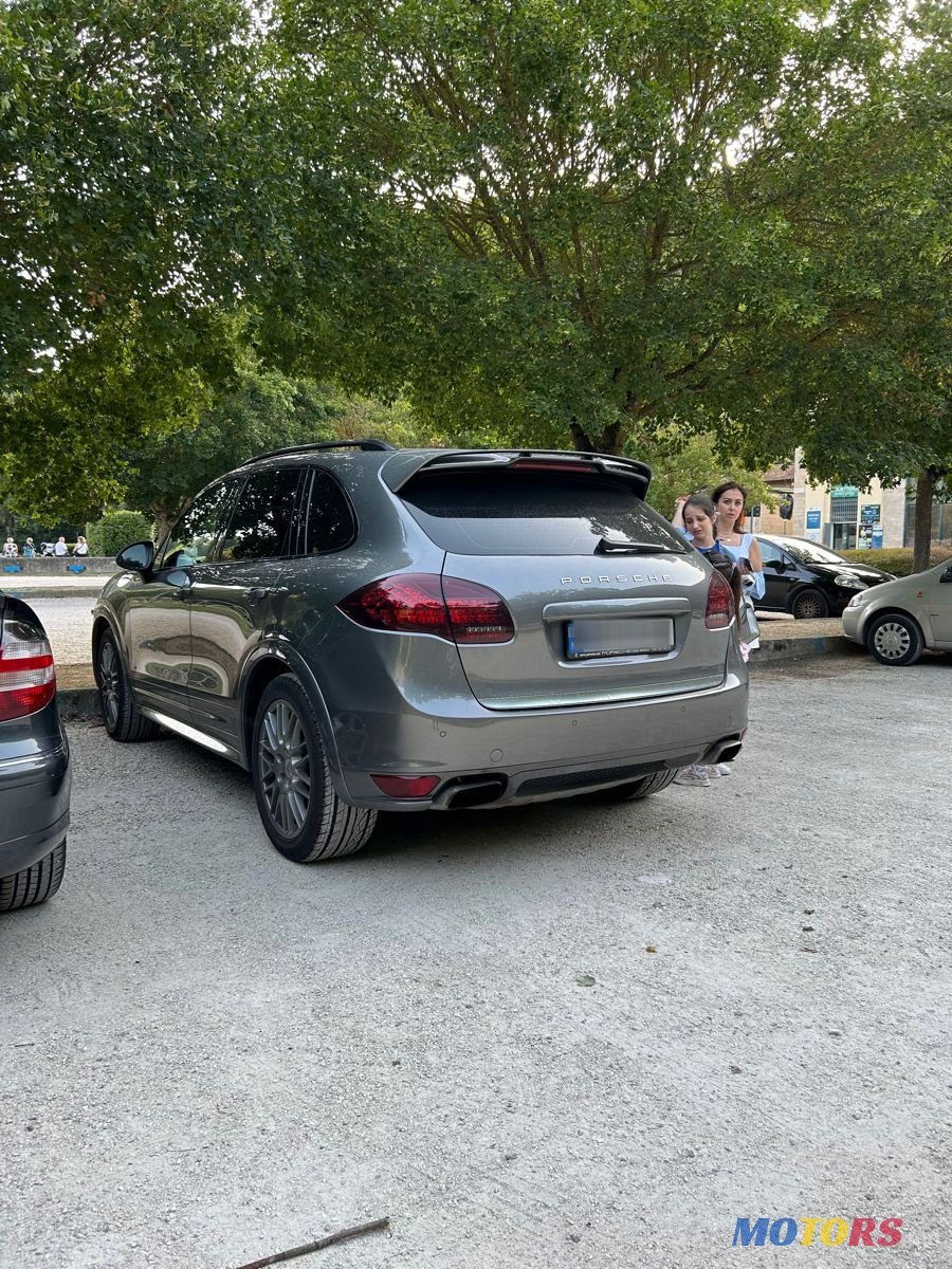 2014' Porsche Cayenne photo #3