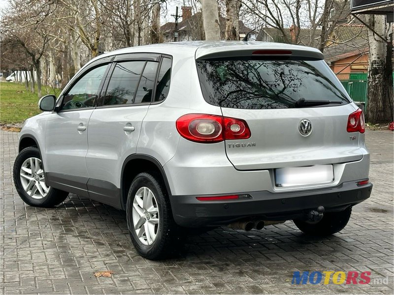 2009' Volkswagen Tiguan photo #3