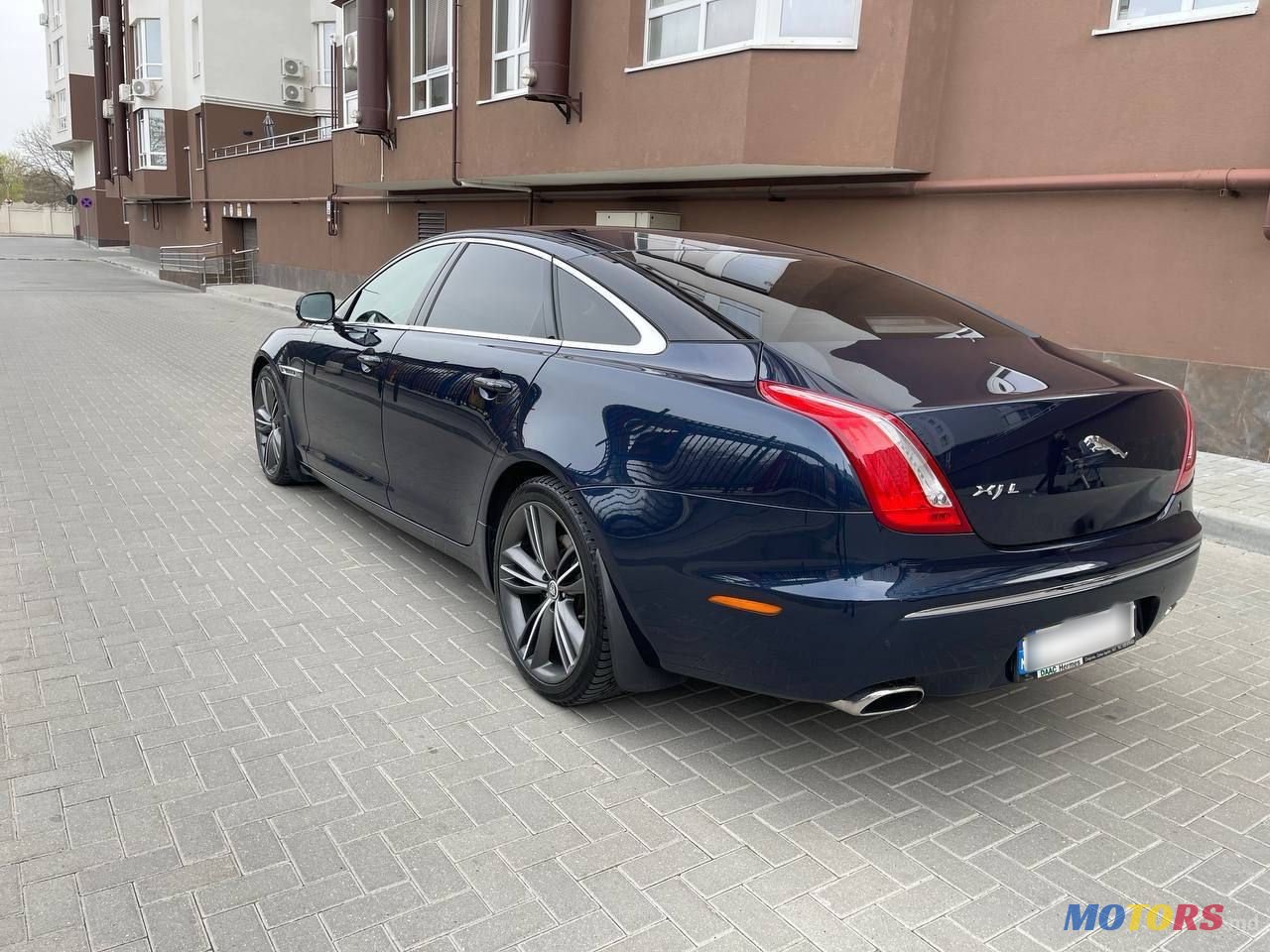 2010' Jaguar XJ photo #4