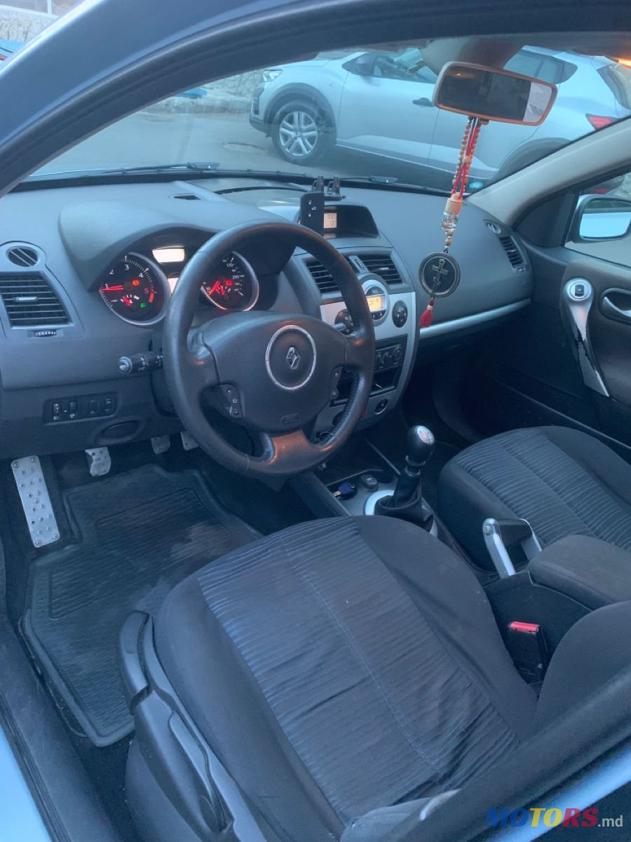 2008' Renault Megane photo #5