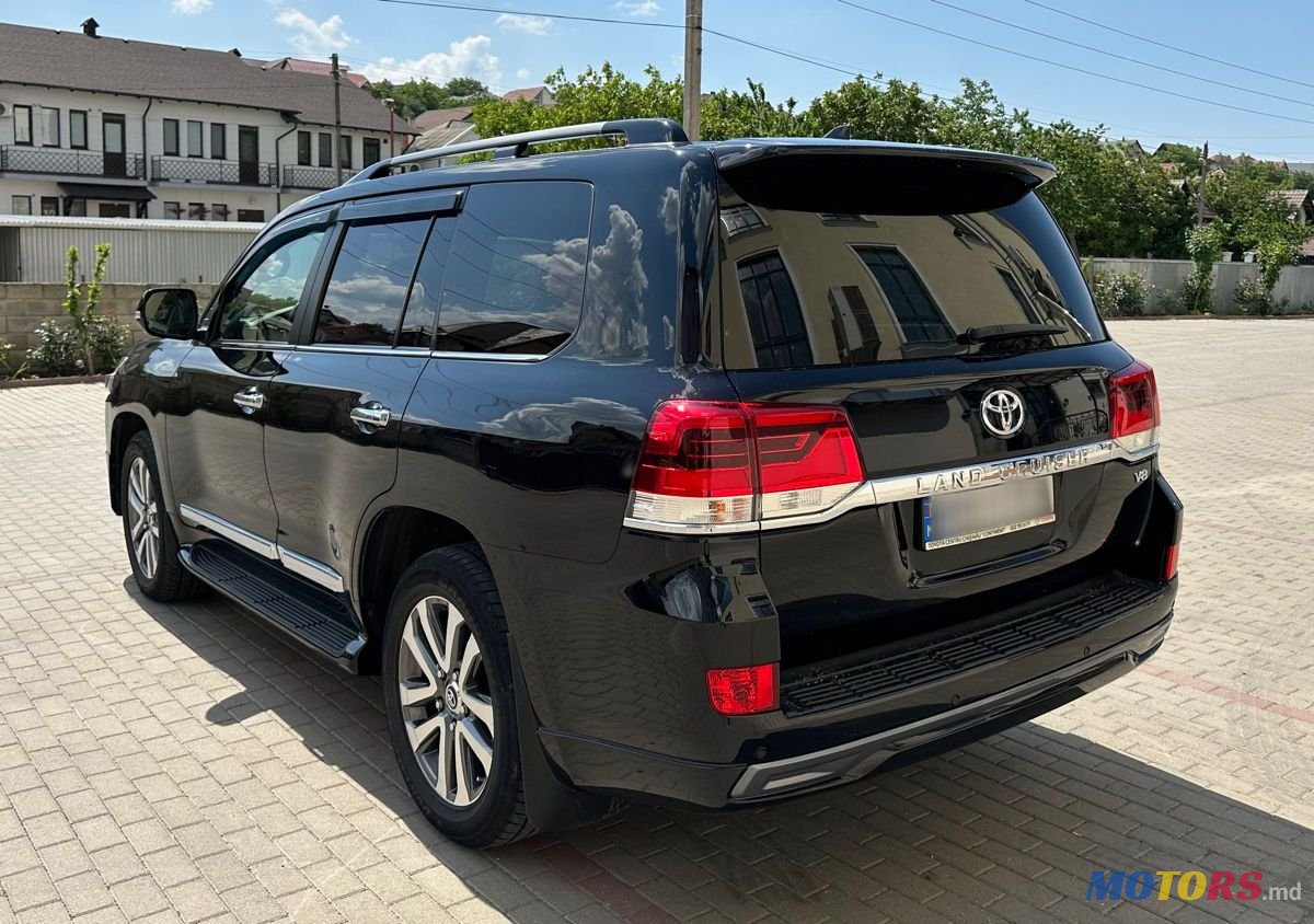 2017' Toyota Land Cruiser photo #3