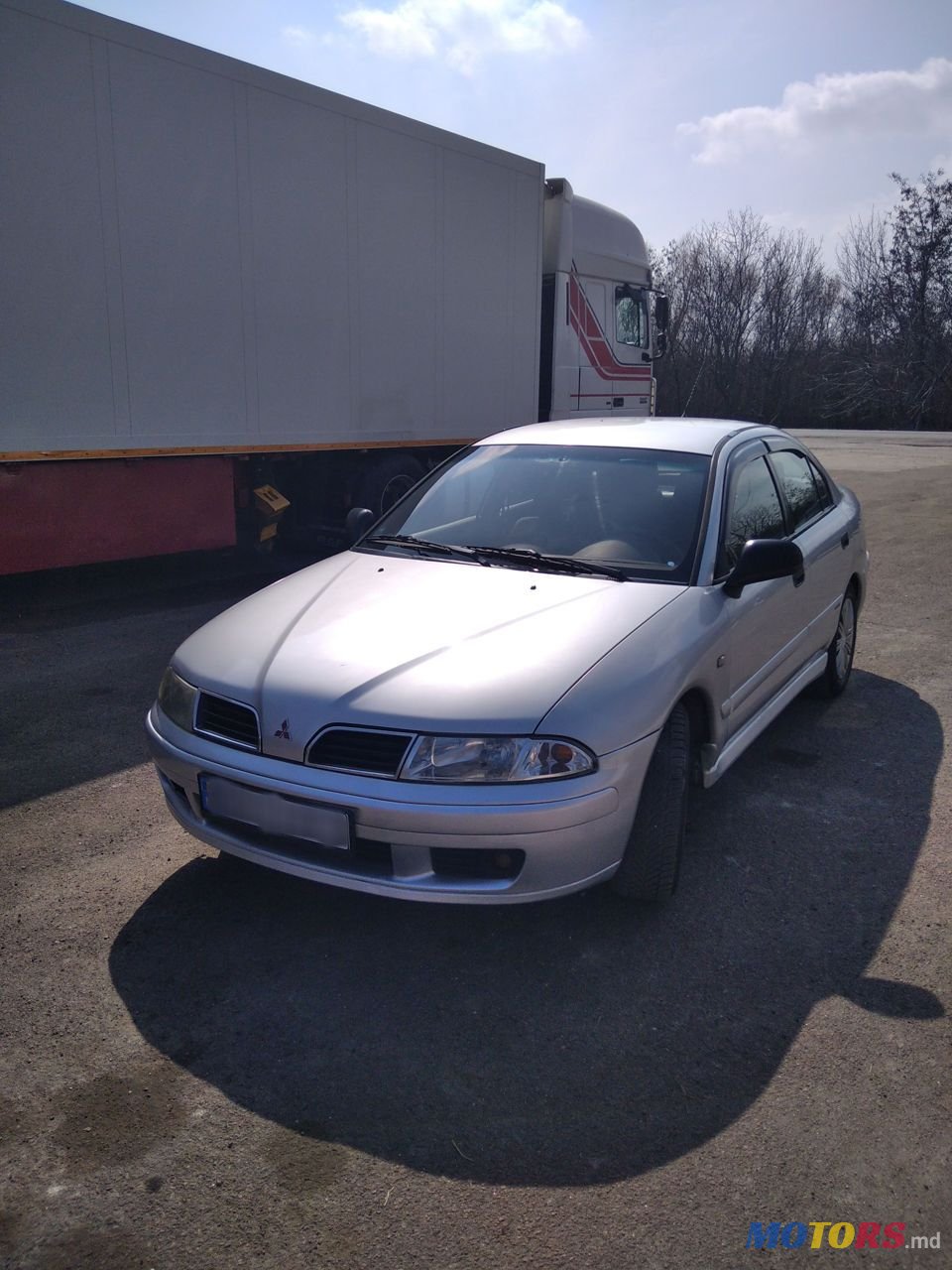 2002' Mitsubishi Carisma photo #1