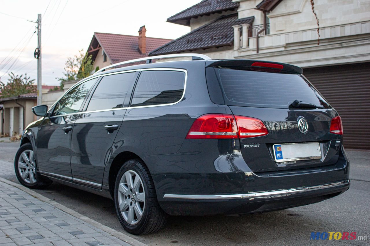 2012' Volkswagen Passat photo #2
