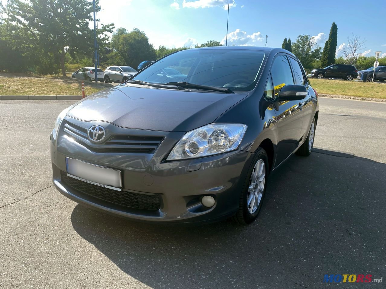 2012' Toyota Auris photo #1