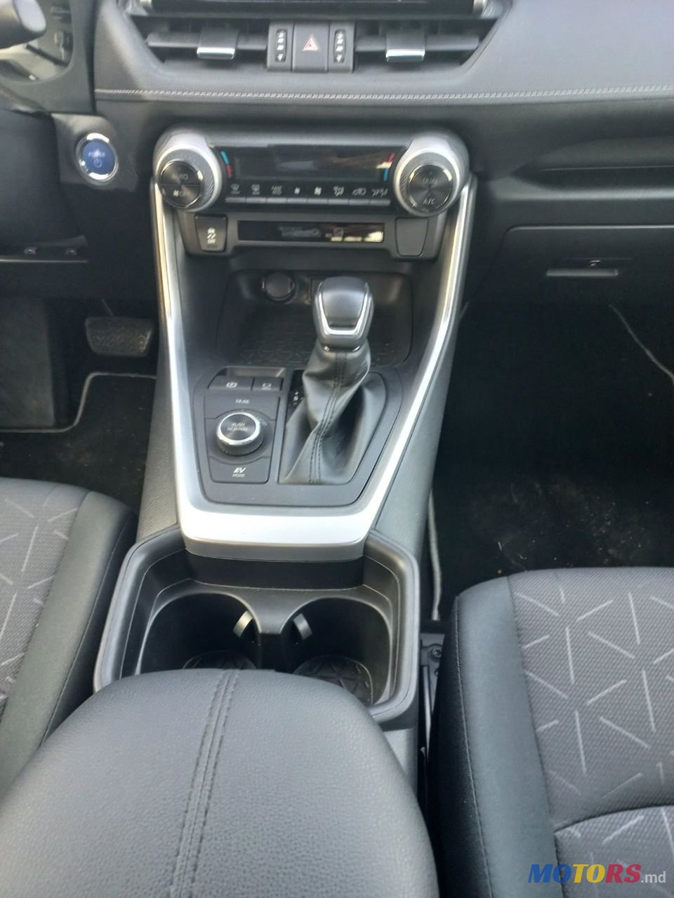 2020' Toyota RAV4 photo #5