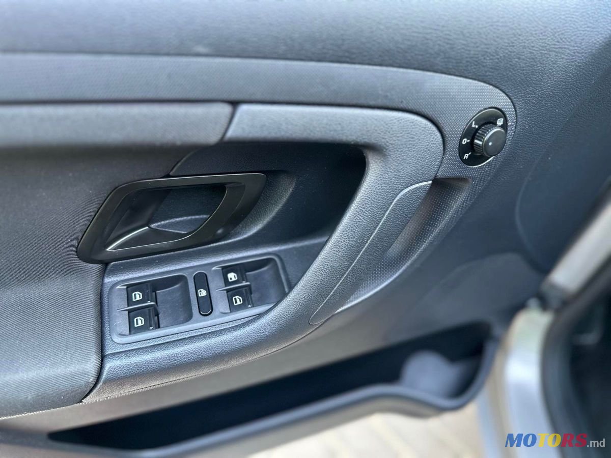 2011' Skoda Fabia photo #4