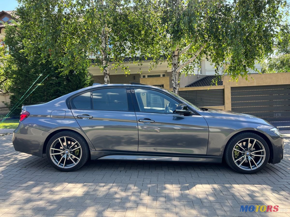 2017' BMW 3 Series photo #5