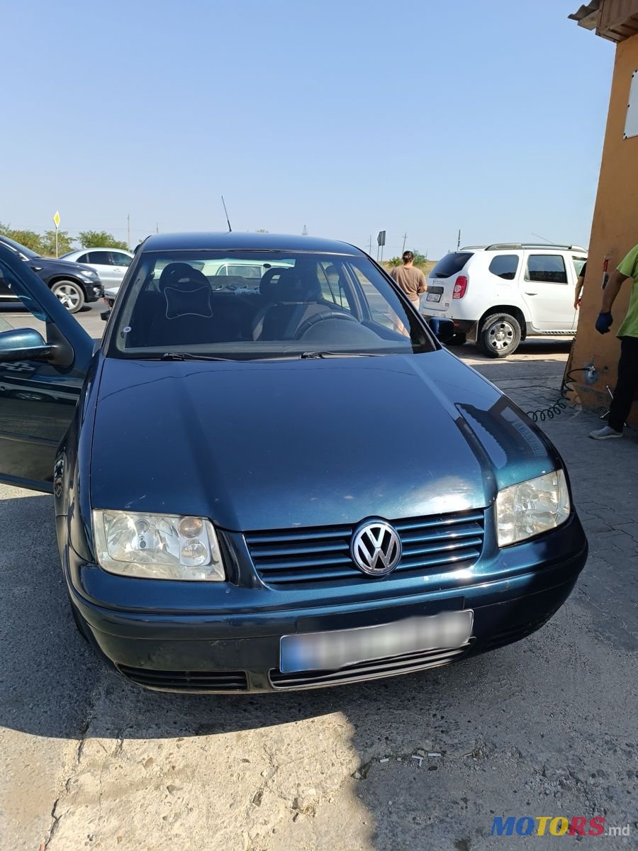 2005' Volkswagen Bora photo #1