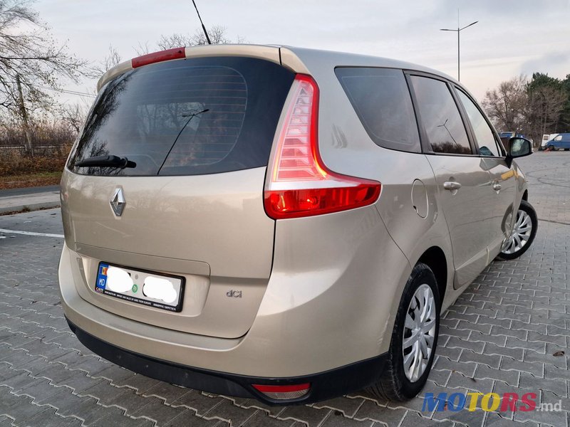 2009' Renault Grand Scenic photo #4