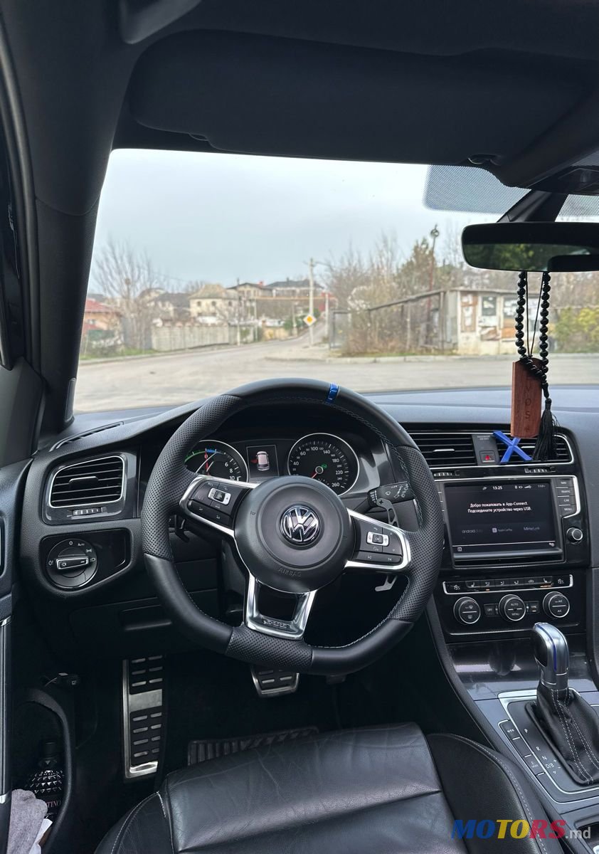 2016' Volkswagen Golf photo #5