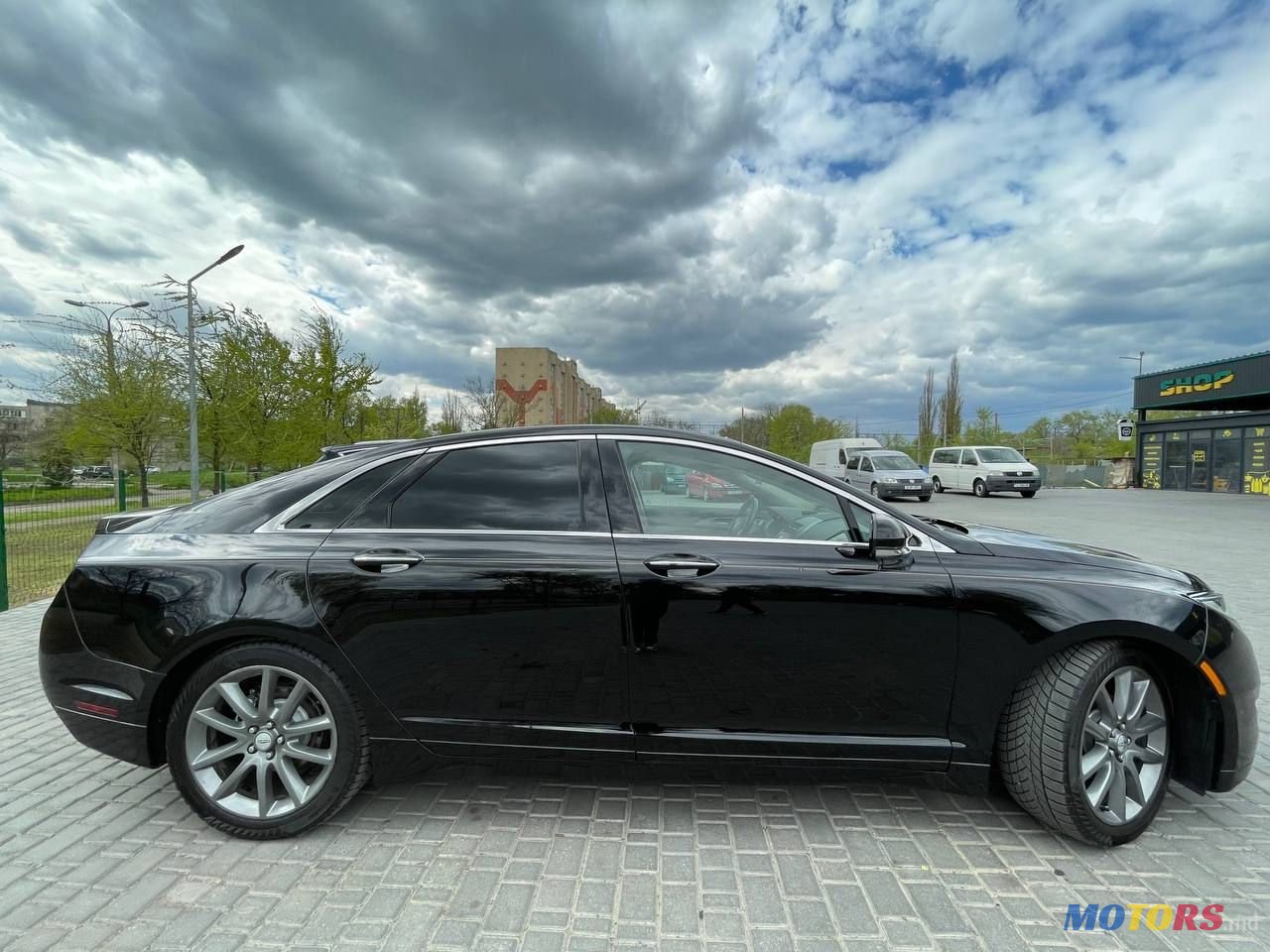 2015' Lincoln MKZ photo #2
