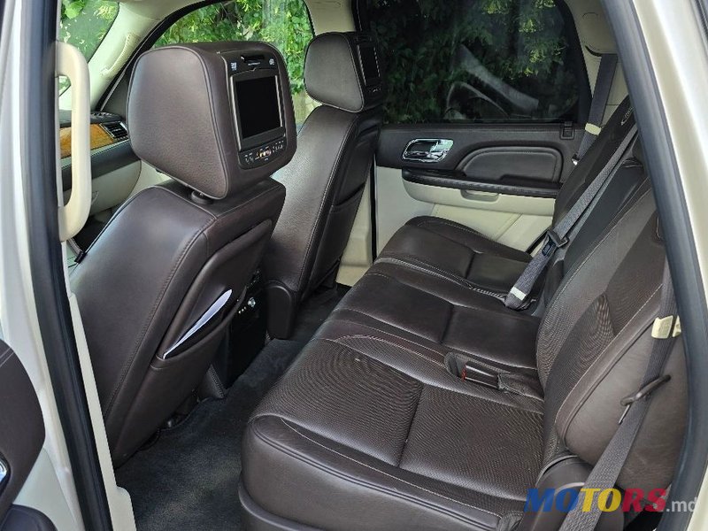 2010' Cadillac Escalade photo #6