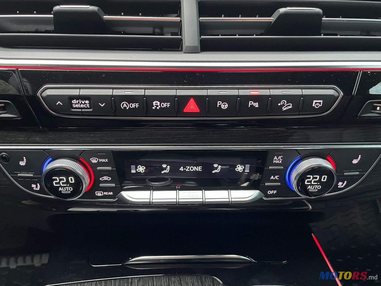 2018' Audi Q7 photo #5