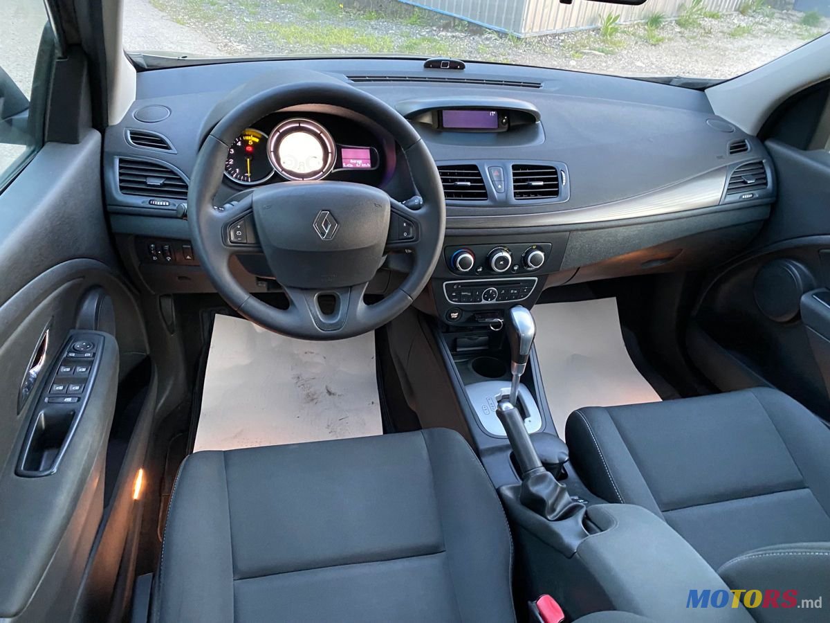 2011' Renault Megane photo #5