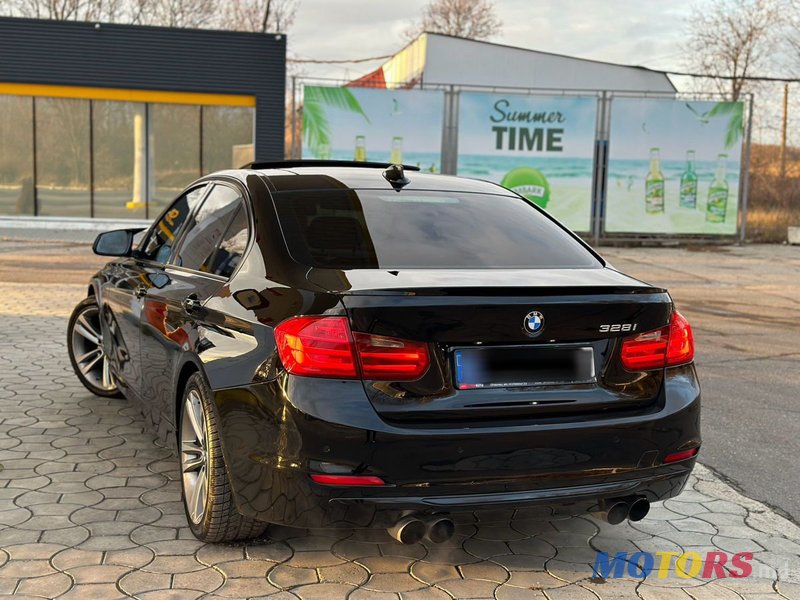 2013' BMW 3 Series photo #4