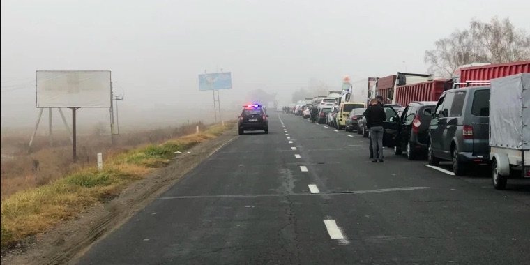 Очереди на КПП в Леушенах: Более 70 автомобилей заблокировано