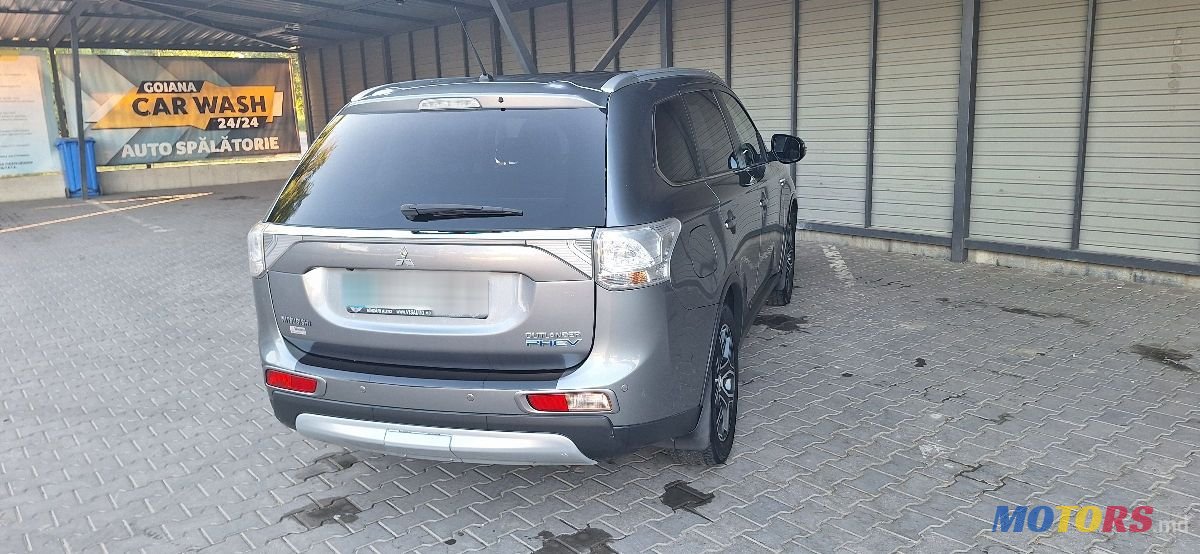 2016' Mitsubishi Outlander photo #4